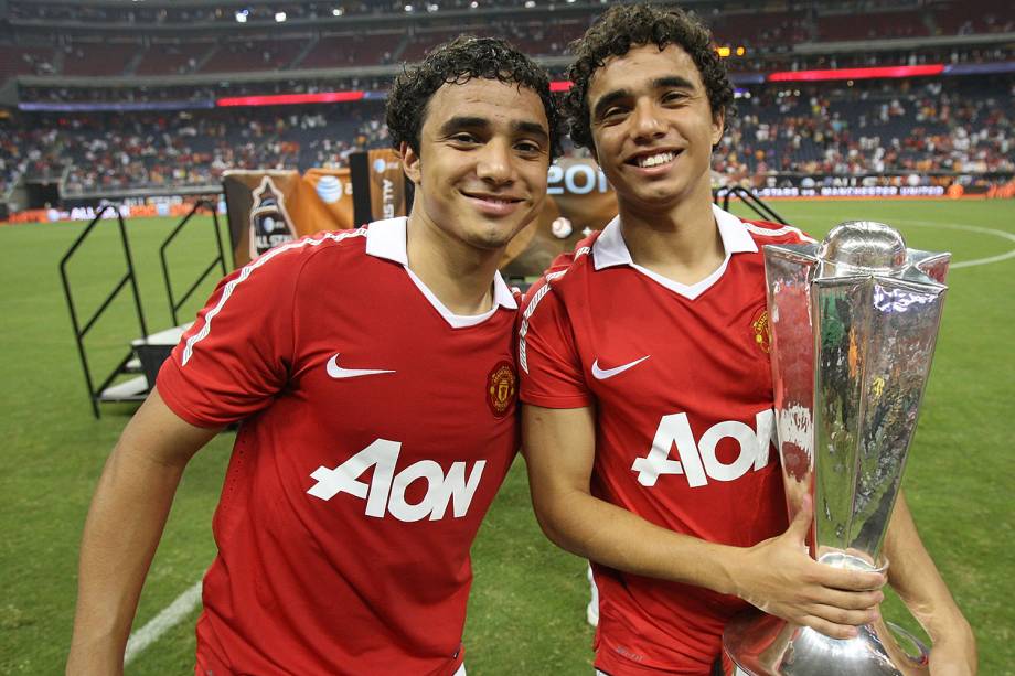 Rafael e Fabio, ambos laterais, jogaram juntos no Manchester United