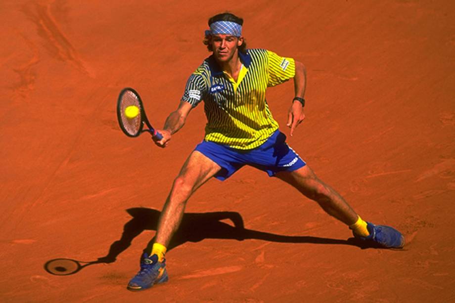 Guga durante a final do Aberto da França contra Sergi Bruguera, no Estádio Roland Garros, em Paris, em 1997