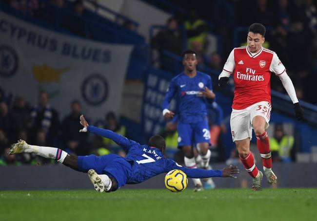 O atacante brasileiro Gabriel Martinelli, do Arsenal, aproveitou o escorregão de Kanté, do Chelsea