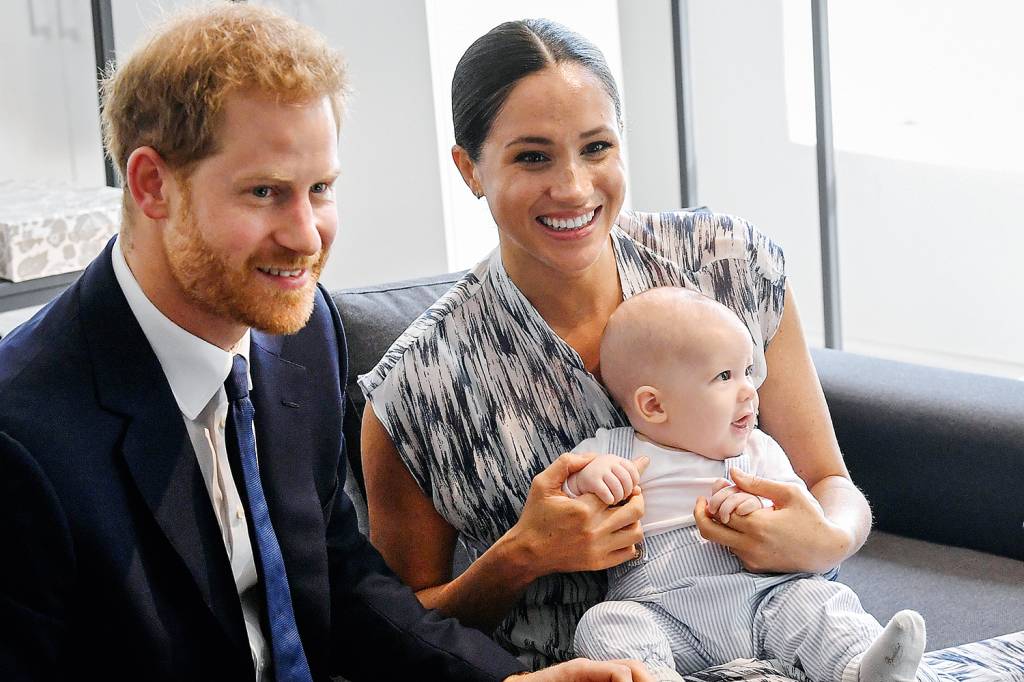 Harry e Meghan recebem pedido de perdão por fotos não consentidas de filho