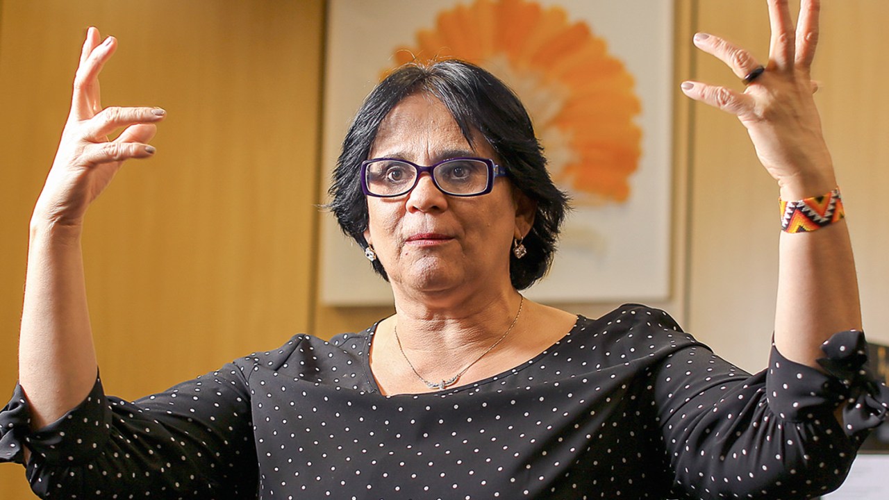 A ministra Damares Alves lançou dados da violência contra a mulher