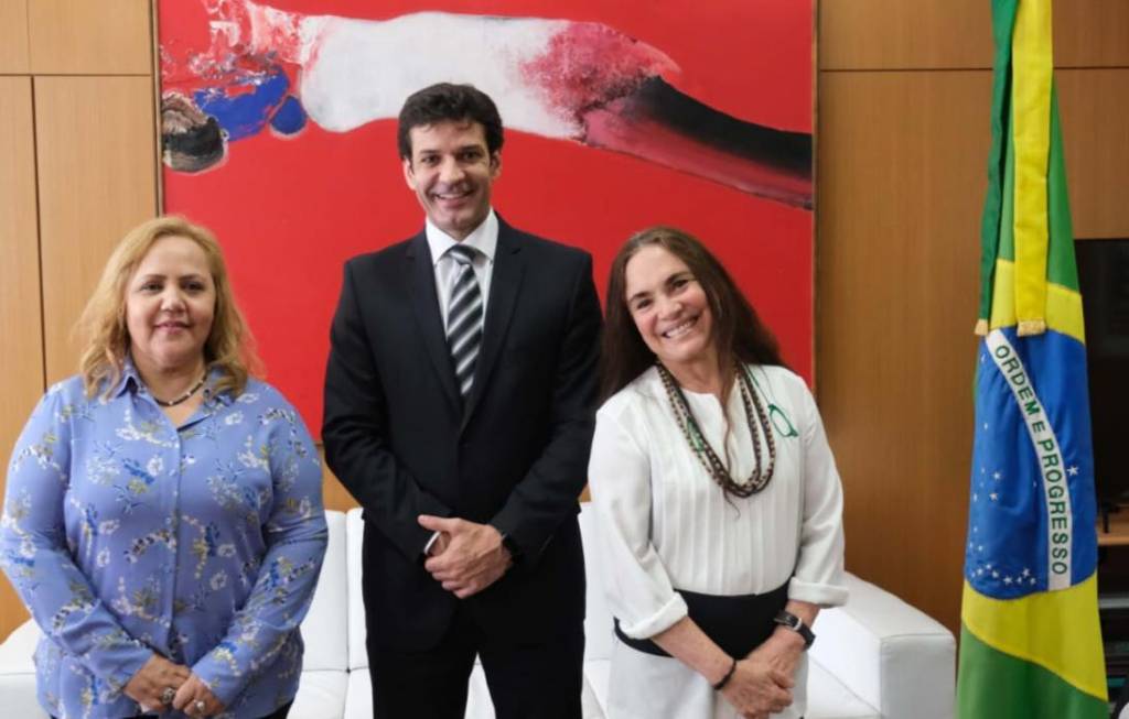 Após queda de Regina Duarte, Bolsonaro retira travas da Cultura