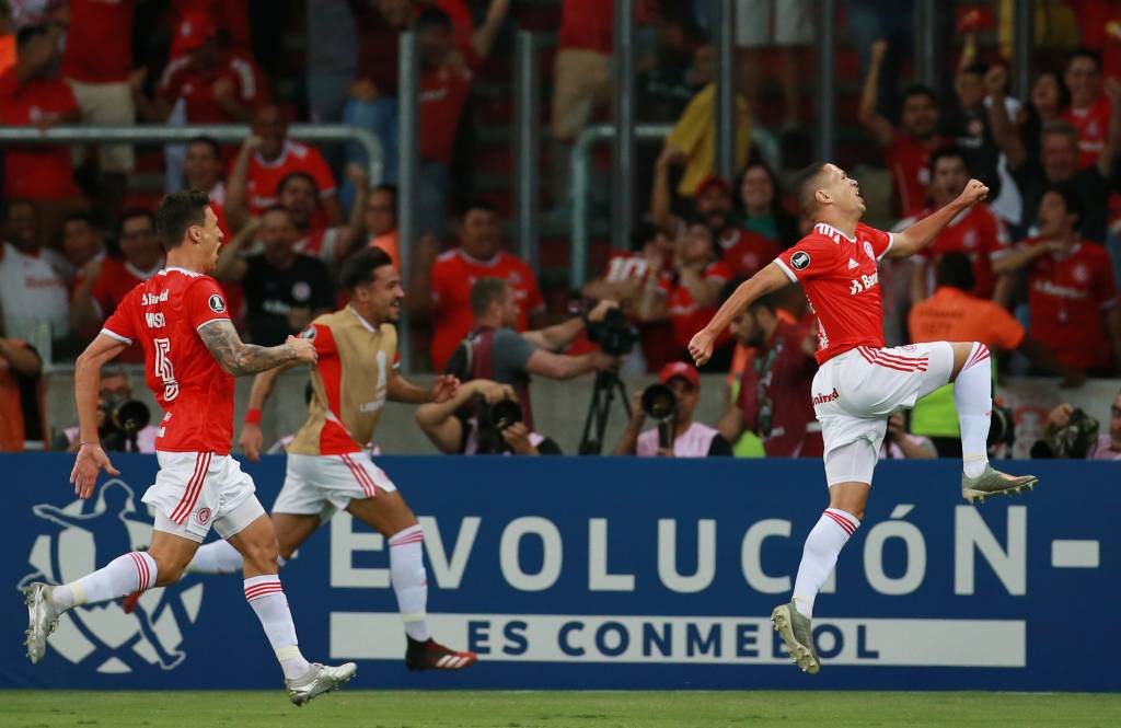 Internacional Bate Universidad De Chile Por 2 A 0 E Avanca Na Libertadores