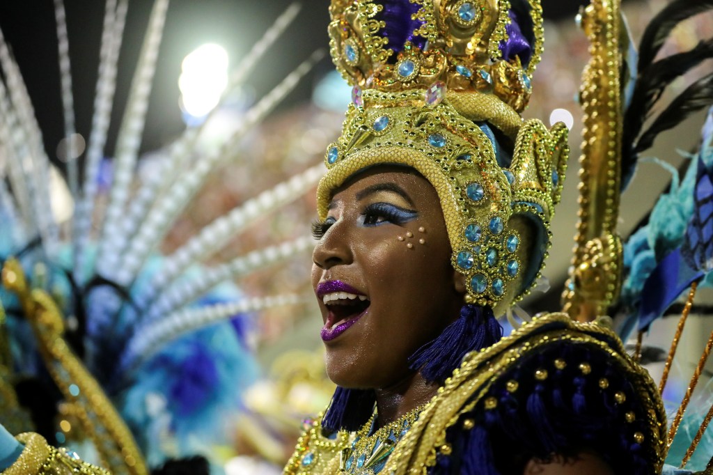 Membro da Vila Isabel desfila no segundo dia do Carnaval na Sapucaí (24/02/2020)