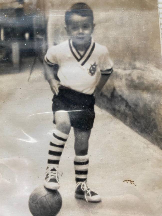 Biurrun, durante infância em São Paulo, com a camisa do Corinthians