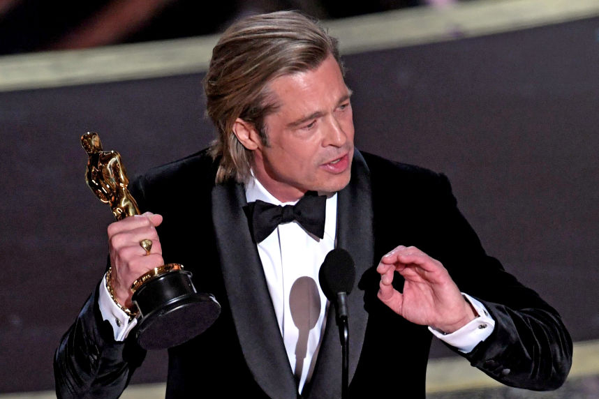 Brad Pitt vence o prêmio de Melhor Ator Coadjuvante pela atuação no filme "Era uma vez em... Hollywood"