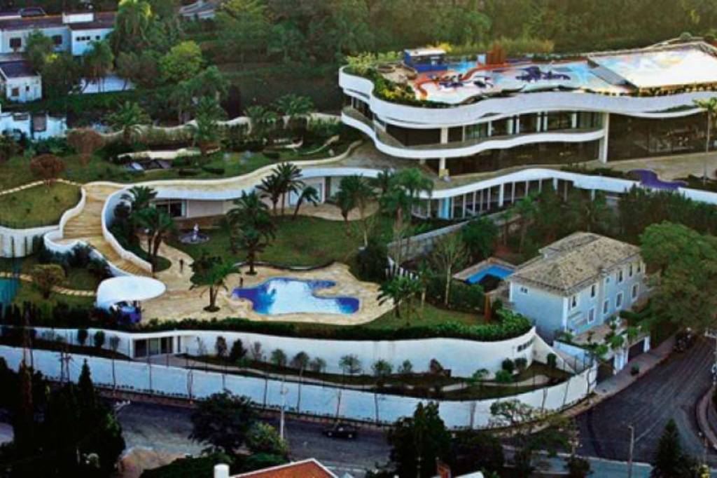 O misterioso destino da icônica mansão de um ex-banqueiro falido