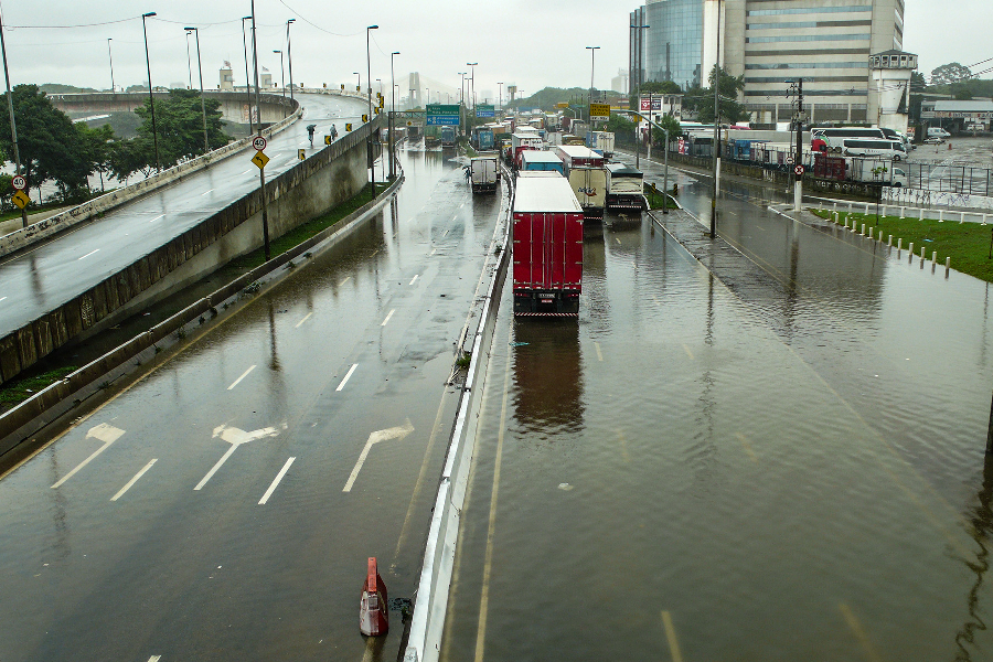 Marginal Tietê alagada