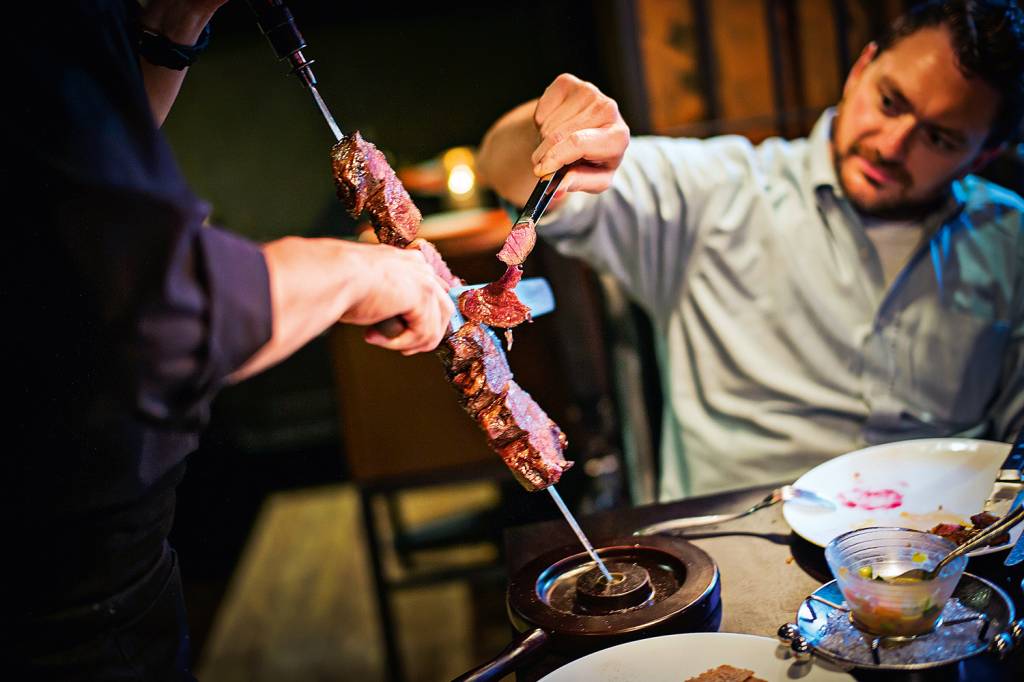 Magazine dining column on Toro Toro SUCULÊNCIA - A alta do preço da carne assustou no fim de 2019: volta à normalidade neste ano