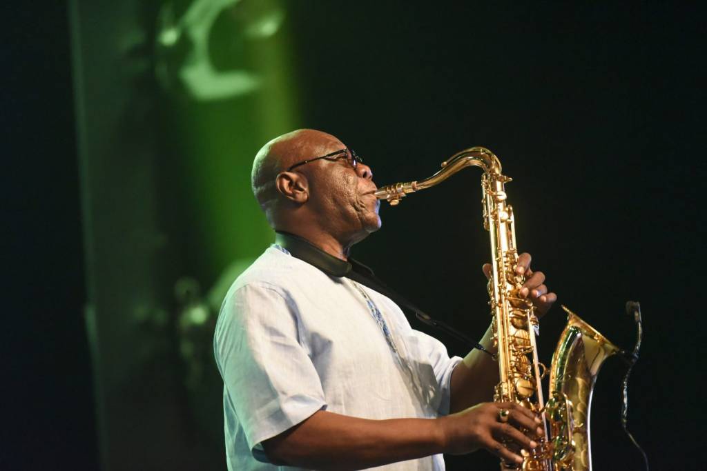 Manu Dibango, saxofonista, no Ivory Hotel Abidjan em 2018.