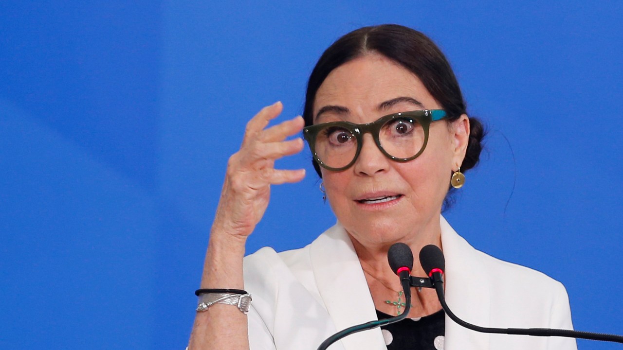 Regina Duarte toma posse como secretária da Cultura do governo Bolsonaro
