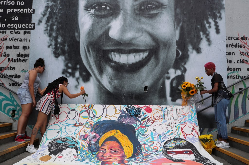 Mulheres homenageiam a vereadora e ativista Marielle Franco, marcando os dois anos de seu assassinato, em São Paulo (14/03/2020)