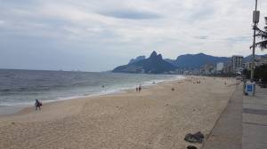 Praia de Ipanema deserta nesta sexta (20)