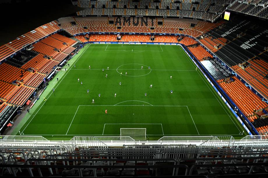 Estádio vazio durante a partida da Liga dos Campeões entre Valencia e Atalanta, no Estádio Mestalla