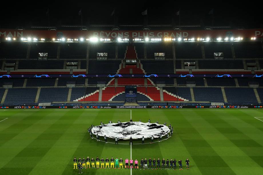 Estádio vazio para o duelo entre PSG x Borussia Dortmund, em Paris