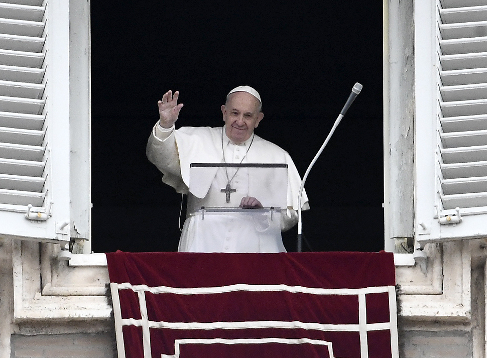apa Francisco faz primeira aparição no Vaticano após cancelar compromissos