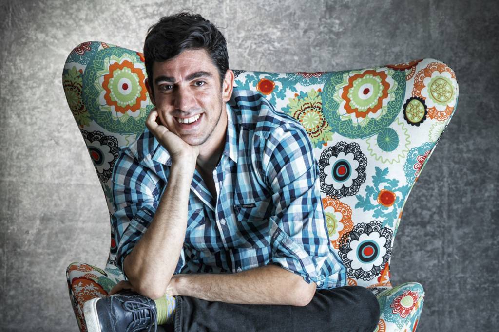 A homenagem de Marcelo Adnet ao tio-avô de Mario Frias; entenda