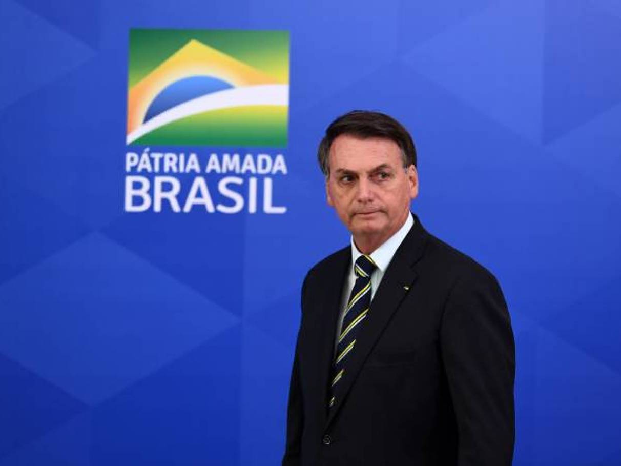 Sob pressão, Bolsonaro alivia para os partidos