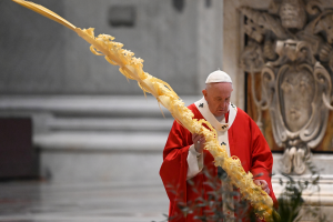 Papa Francisco celebra missa de Domingo de Ramos