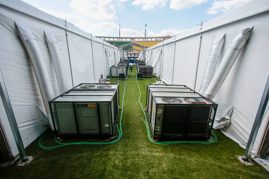 Geradores do hospital de campanha improvisado montado no Estádio do Pacaembu para pacientes com coronavírus