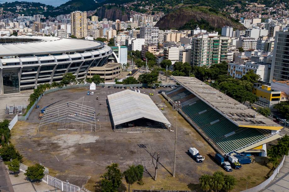 Vista aérea do complexo do Maracanã, onde um hospital com capacidade para 900 leitos foi montado