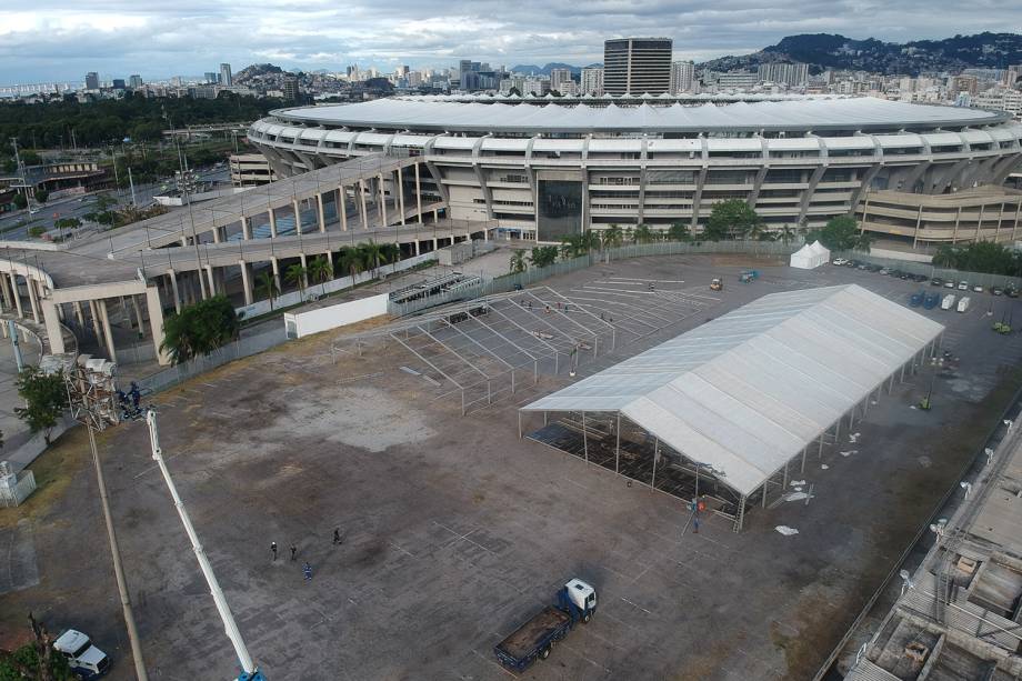 Hospital de campanha criado para cuidar dos infectados com coronavírus no estádio do Maracanã, Rio de Janeiro