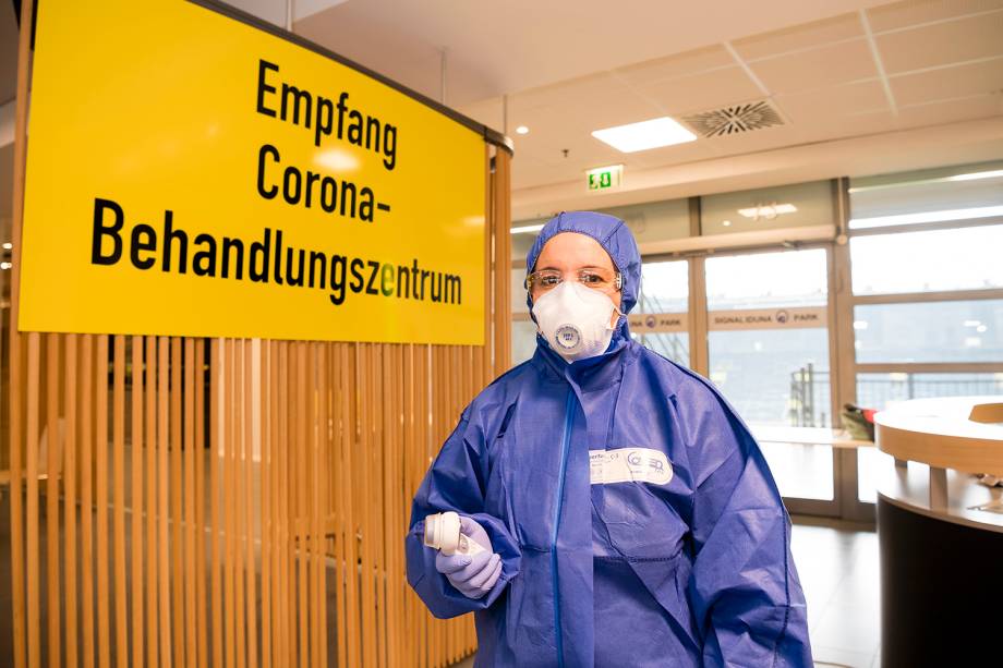 Unidade de atendimento ao coronavírus no estádio Signal Iduna Park, em Dortmund, na Alemanha