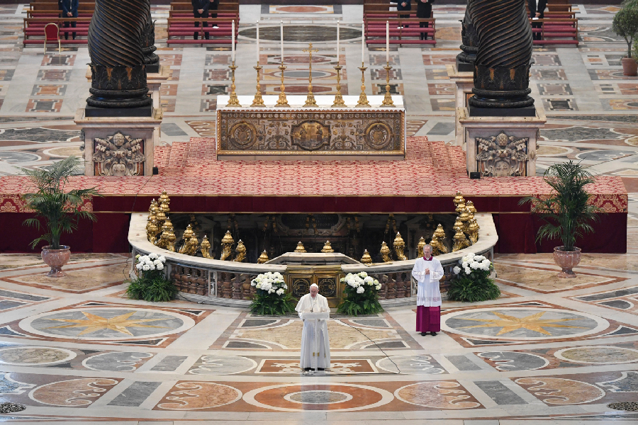Papa Francisco reza missa de Páscoa na Basílica de São Pedro, em meio à pandemia de coronavírus