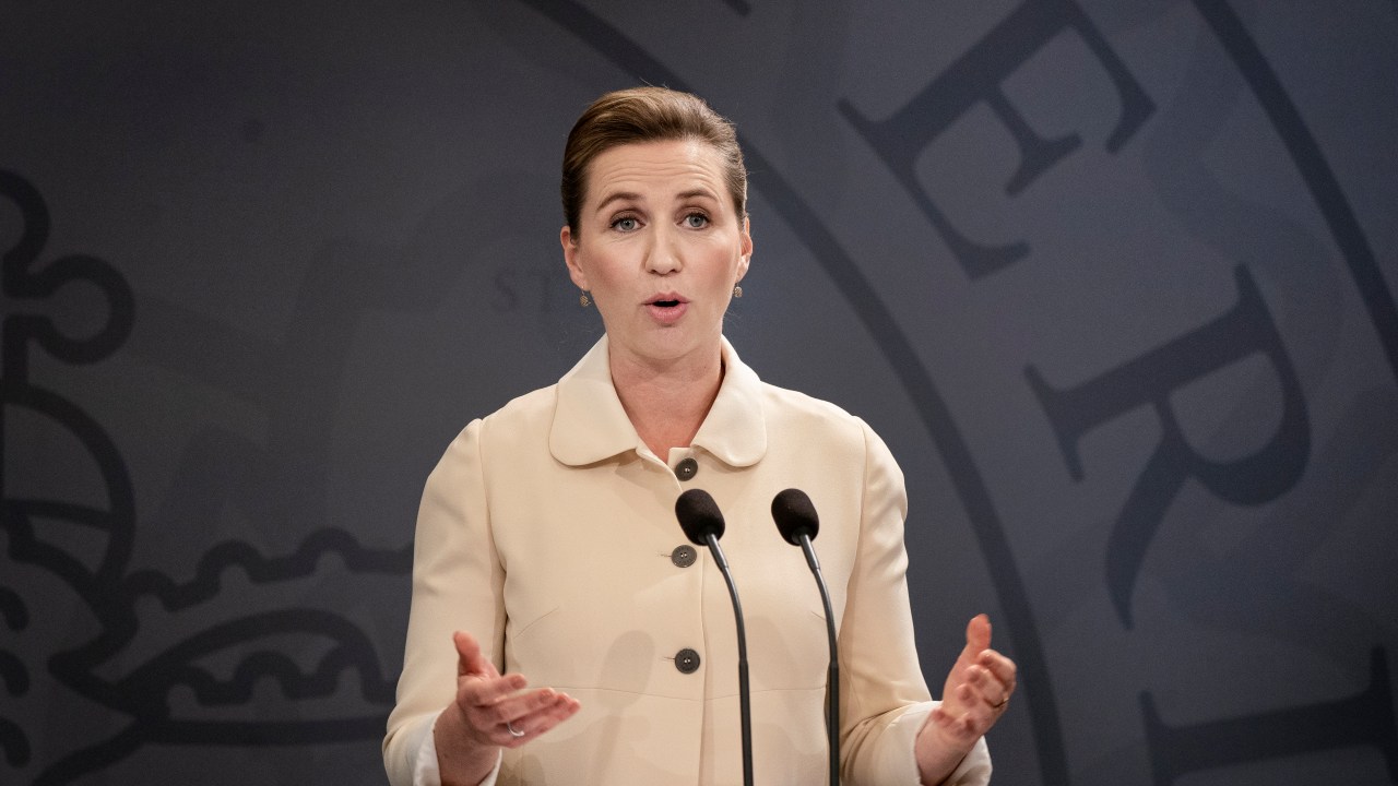 A primeira-ministra da Dinamarca, Mette Frederiksen, ao anunciar a reabertura das fronteiras com a Noruega: cautela - 29/05/2020