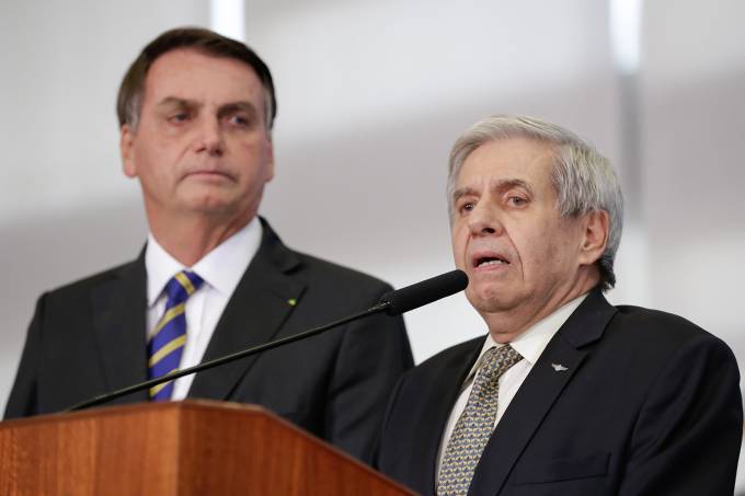 Augusto Heleno, chefe do Gabinete de Segurança Institucional, e o presidente Jair Bolsonaro