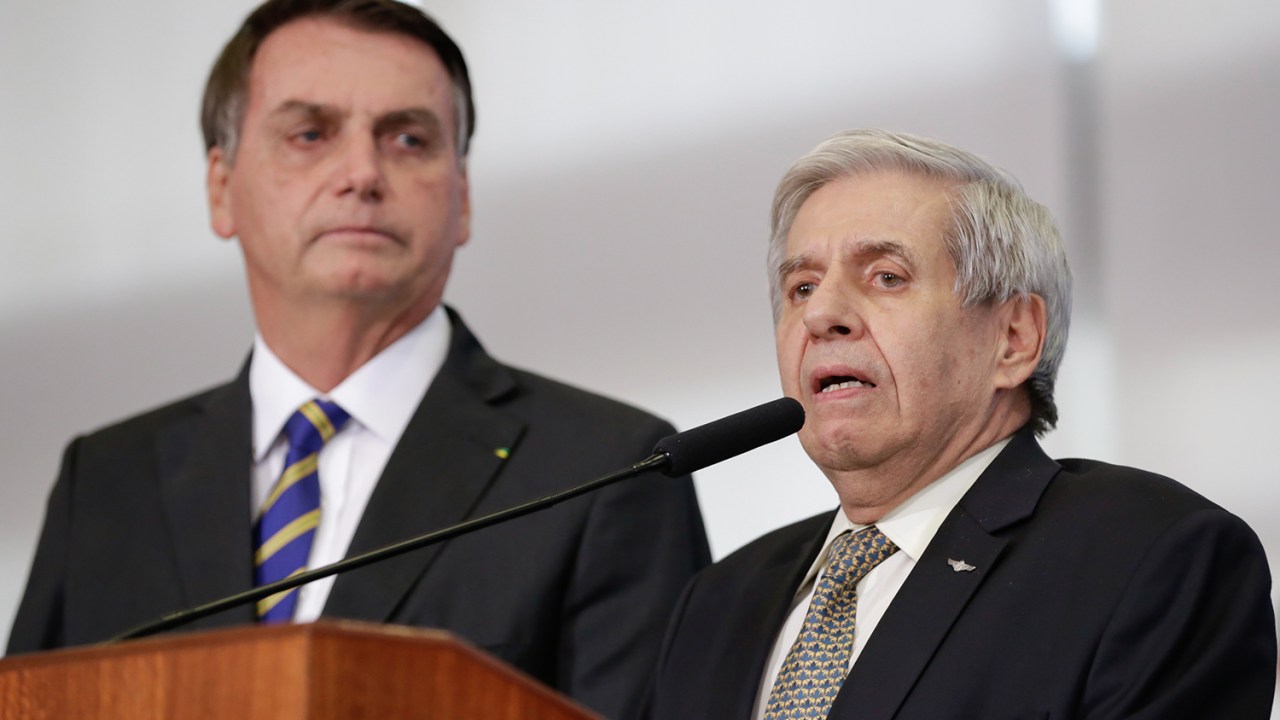 Augusto Heleno, chefe do Gabinete de Segurança Institucional, e o presidente Jair Bolsonaro