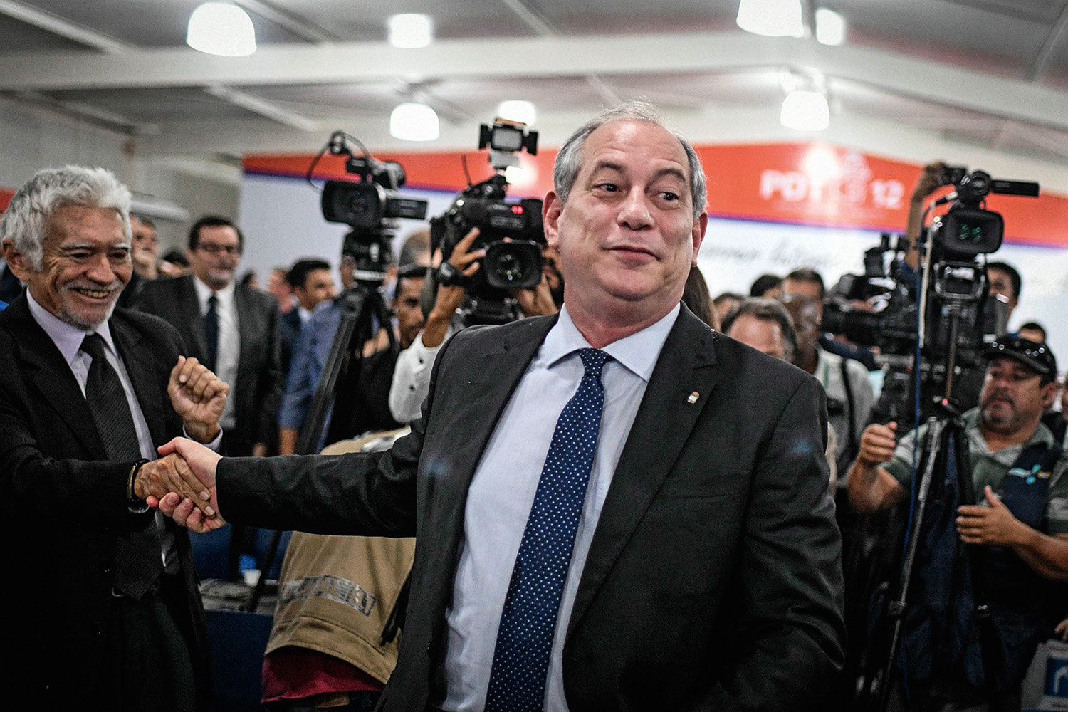 Ataques de Bolsonaro à democracia aproximam desafetos, do PSDB ao PT
