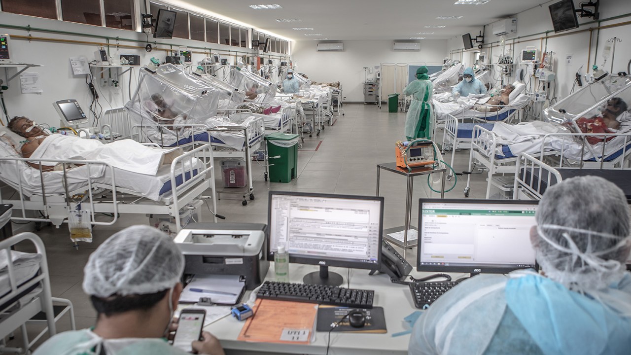 Leitos de UTI do hospital de campanha Gilberto Novaes sob responsabilidade da Prefeitura de Manaus