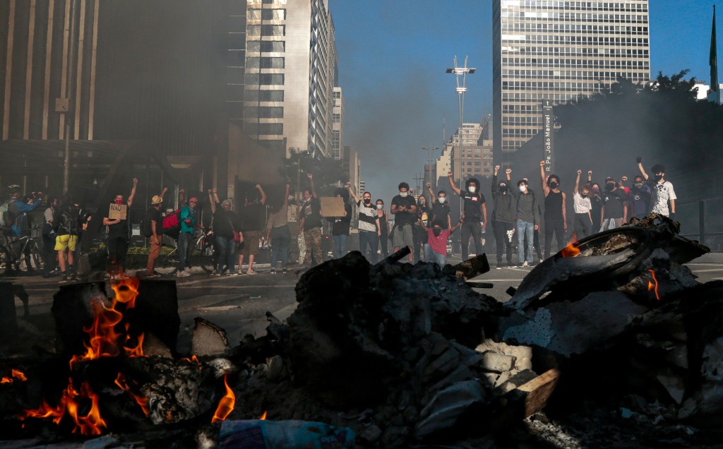 Protestos na Avenida Paulista contra e pró-Bolsonaro