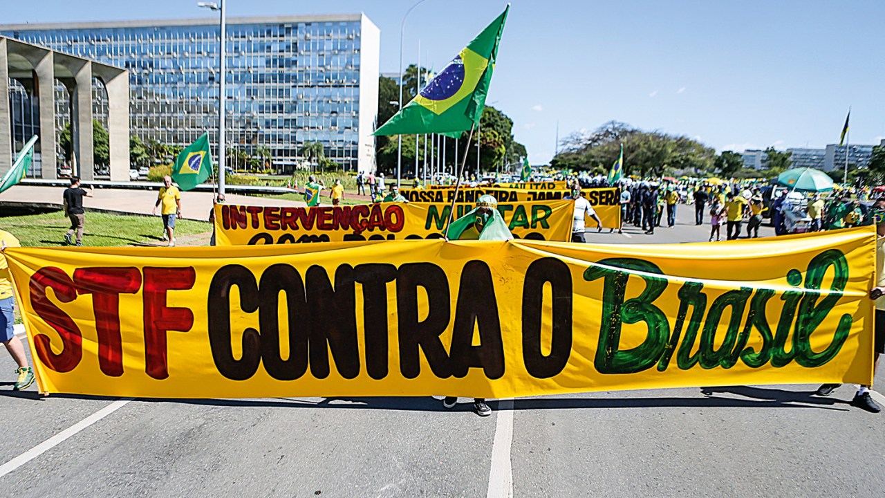 Manifestação em Brasília com ataques a instituições