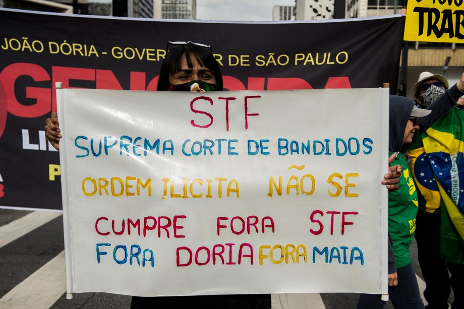 Manifestantes bolsonaristas em protesto contra o STF, João Doria, Rodrigo Maia e as medidas de isolamento social, na Av. Paulista