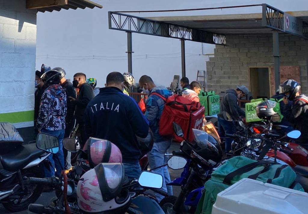 Santa Luiza 1 Local de entrada dos entregadores: dois pesos, duas medidas