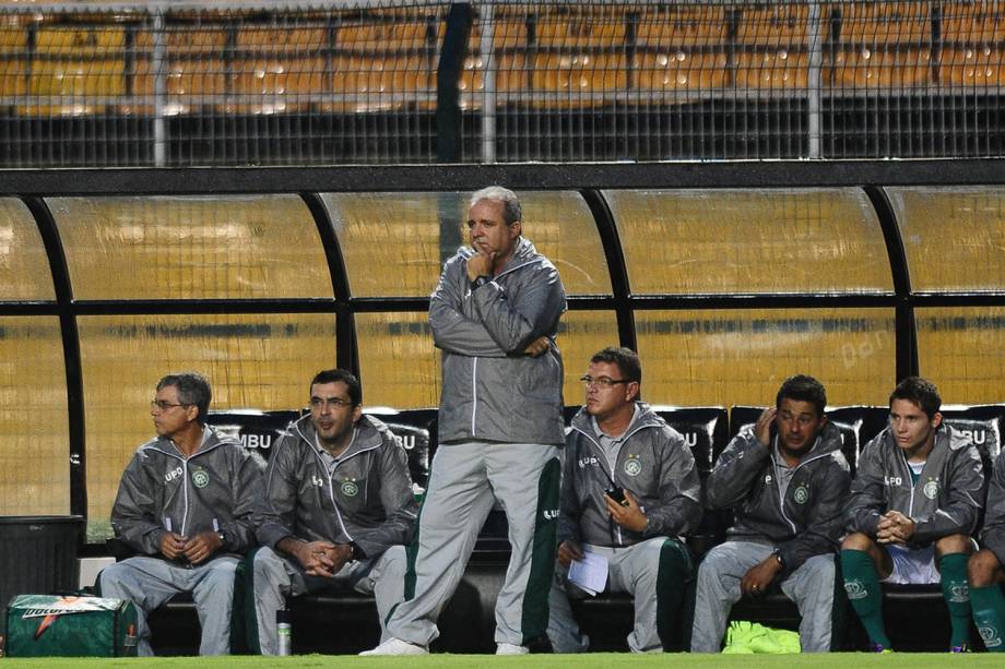 Vadão, técnico do Guarani durante jogo entre Corinthians no estádio do Pacaembu, em 2012