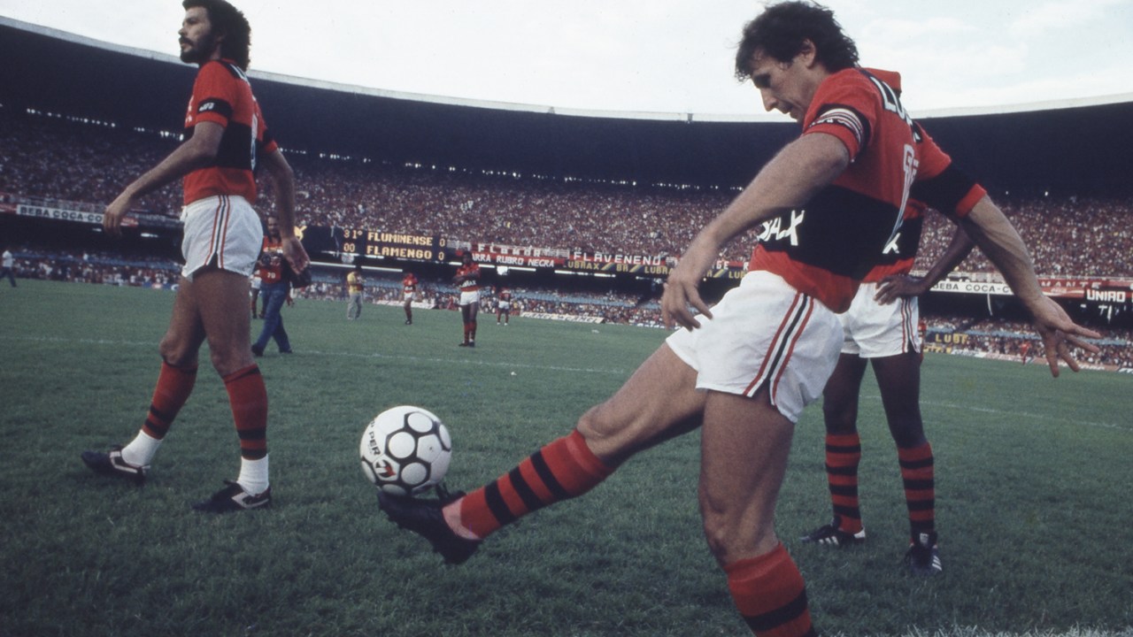 Sócrates e Zico, do Flamengo, antes de um Fla-Flu, em 1986