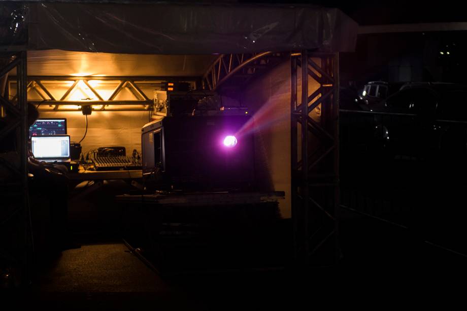 Mini-sala de projeção responsável por reproduzir o filme ao público Mini-sala de projeção responsável por reproduzir o filme ao público