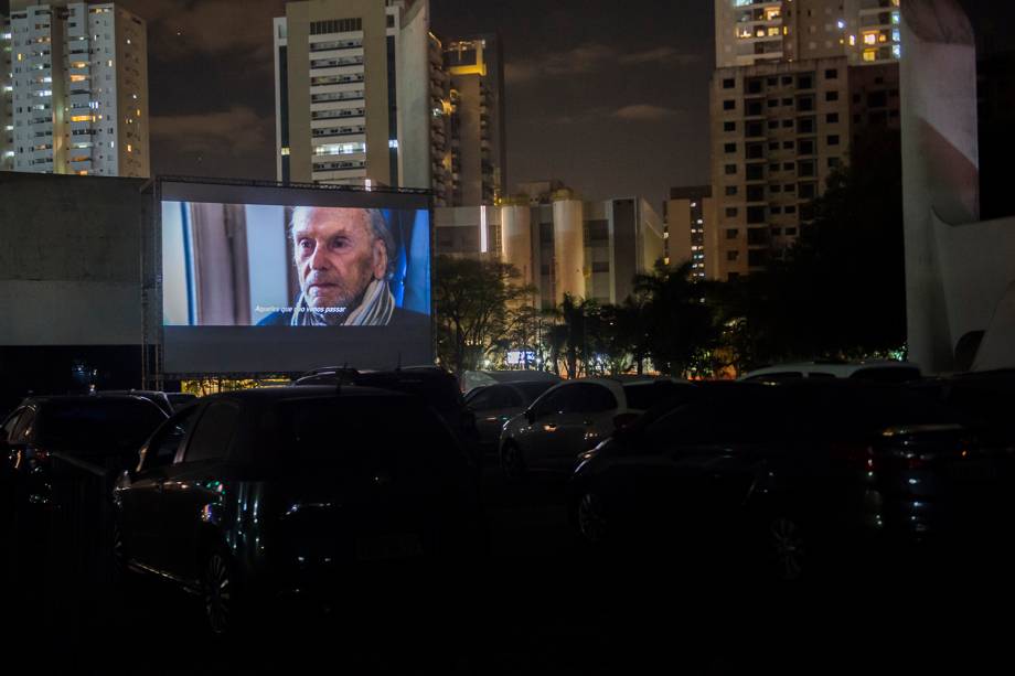Sessão de cinema ao ar livre "Belas Artes Drive-in" realizada no Memorial da América Latina, em São Paulo Sessão de cinema ao ar livre "Belas Artes Drive-in" realizada no Memorial da América Latina, em São Paulo