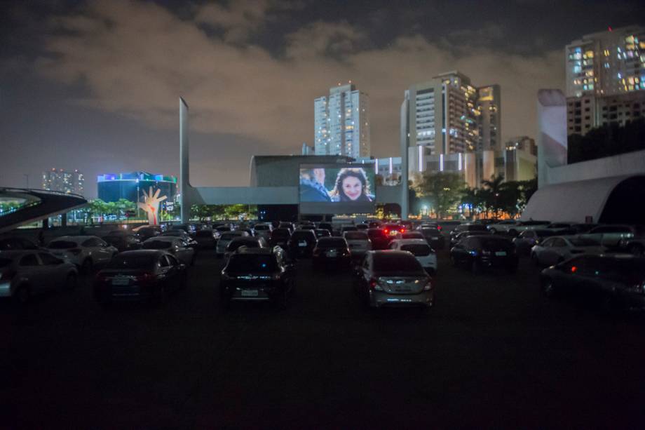 Sessão de cinema ao ar livre "Belas Artes Drive-in" realizada no Memorial da América Latina, em São Paulo Sessão de cinema ao ar livre "Belas Artes Drive-in" realizada no Memorial da América Latina, em São Paulo