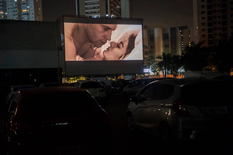 Sessão de cinema ao ar livre "Belas Artes Drive-in" realizada no Memorial da América Latina, em São Paulo Sessão de cinema ao ar livre "Belas Artes Drive-in" realizada no Memorial da América Latina, em São Paulo