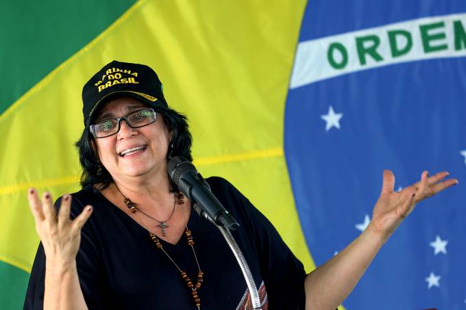 Ministra da Mulher, Família e Direitos Humanos, Damares Alves, participa de cerimônia de entrega de cestas básicas a municípios da Ilha de Marajó.
