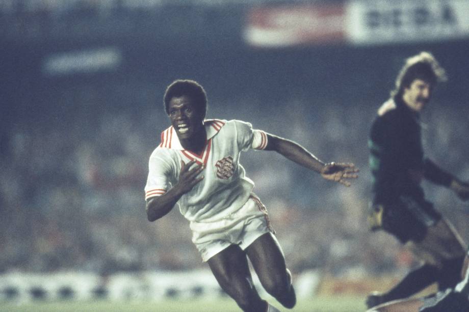 Marinho, do Bangu, durante o jogo contra Coritiba, pela finalíssima do Campeonato Brasileiro, em 1985