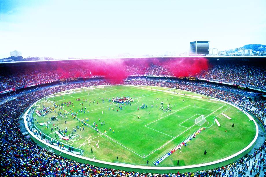 Vista aérea do Maracanã no jogo entre Flamengo e Atlético Mineiro pela Copa União de 1987