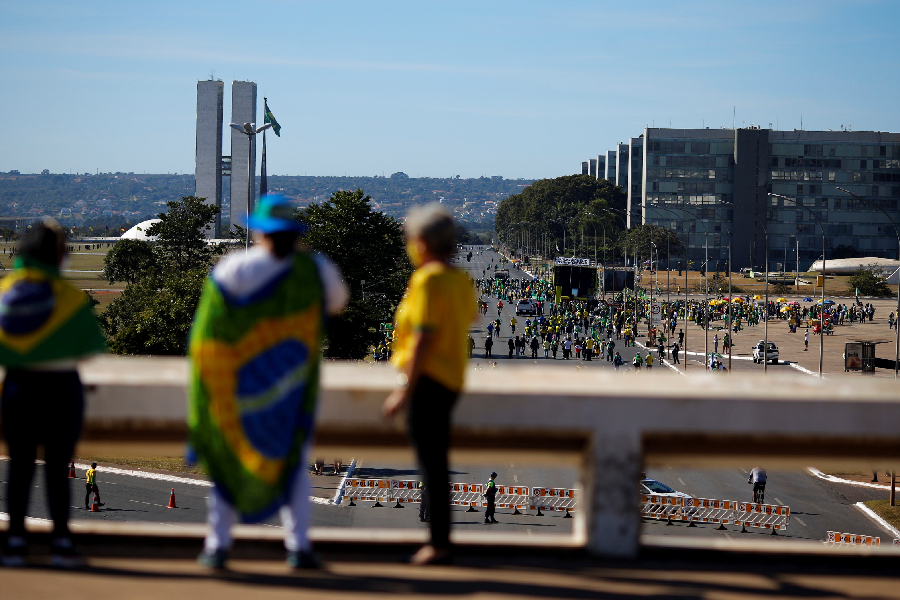 Atos pró e contra Bolsonaro em Brasília