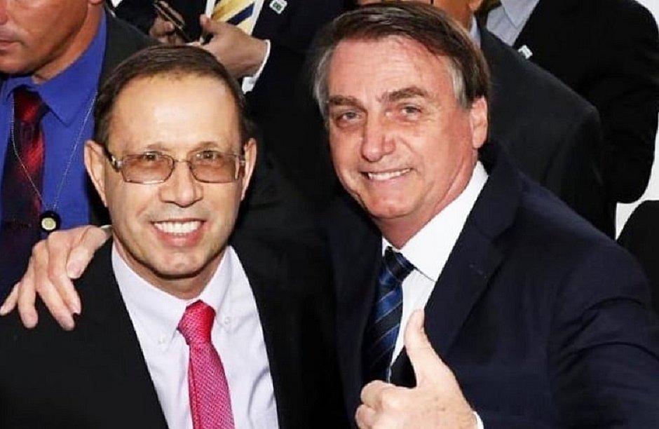Senador pede quebra de sigilos de Carlos Bolsonaro a Carlos Wizard na CPI