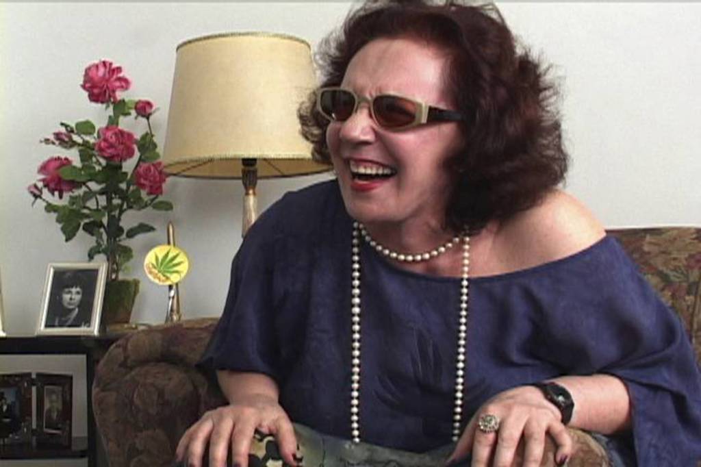 Maria Alice Vergueiro no filme _Tapa na Pantera_, de Rafael Gomes, Esmir Filho e Maria Alice Vergueiro no filme _Tapa na Pantera_, de Rafael Gomes, Esmir Filho e