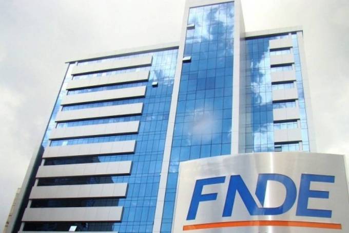 FNDE contrata seguradoras para morte ou invalidez de estudantes do Fies